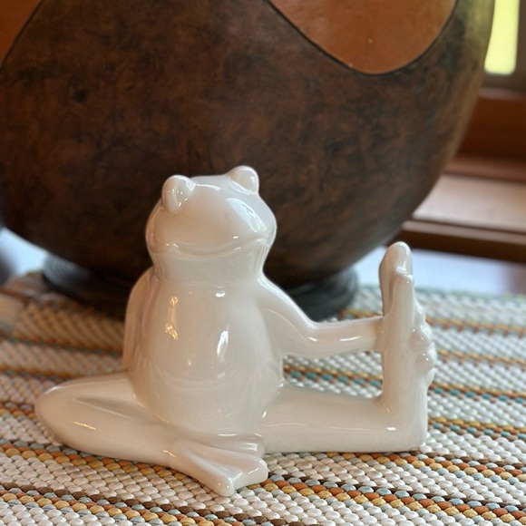 Yoga Frog - Picture 1 of 7